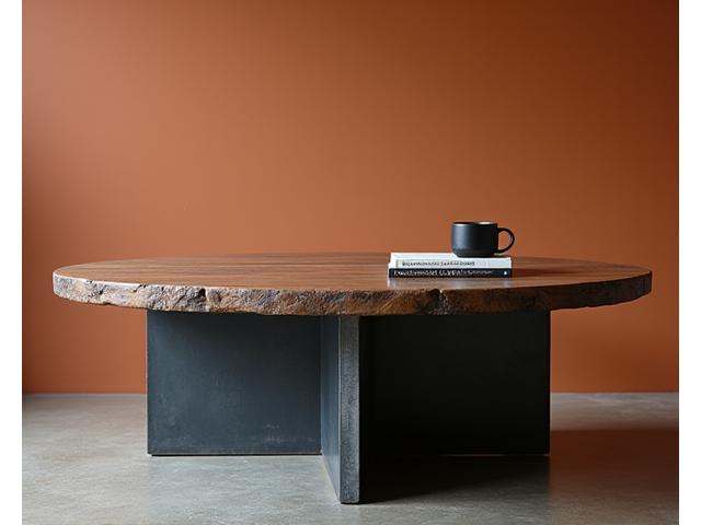 Table basse en acier et bois